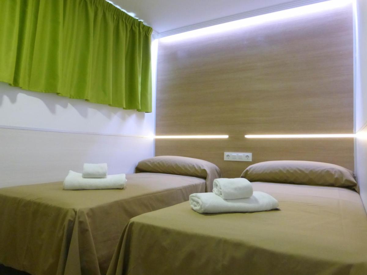 Rentalmar Navarra Family Suites Salou Zimmer foto