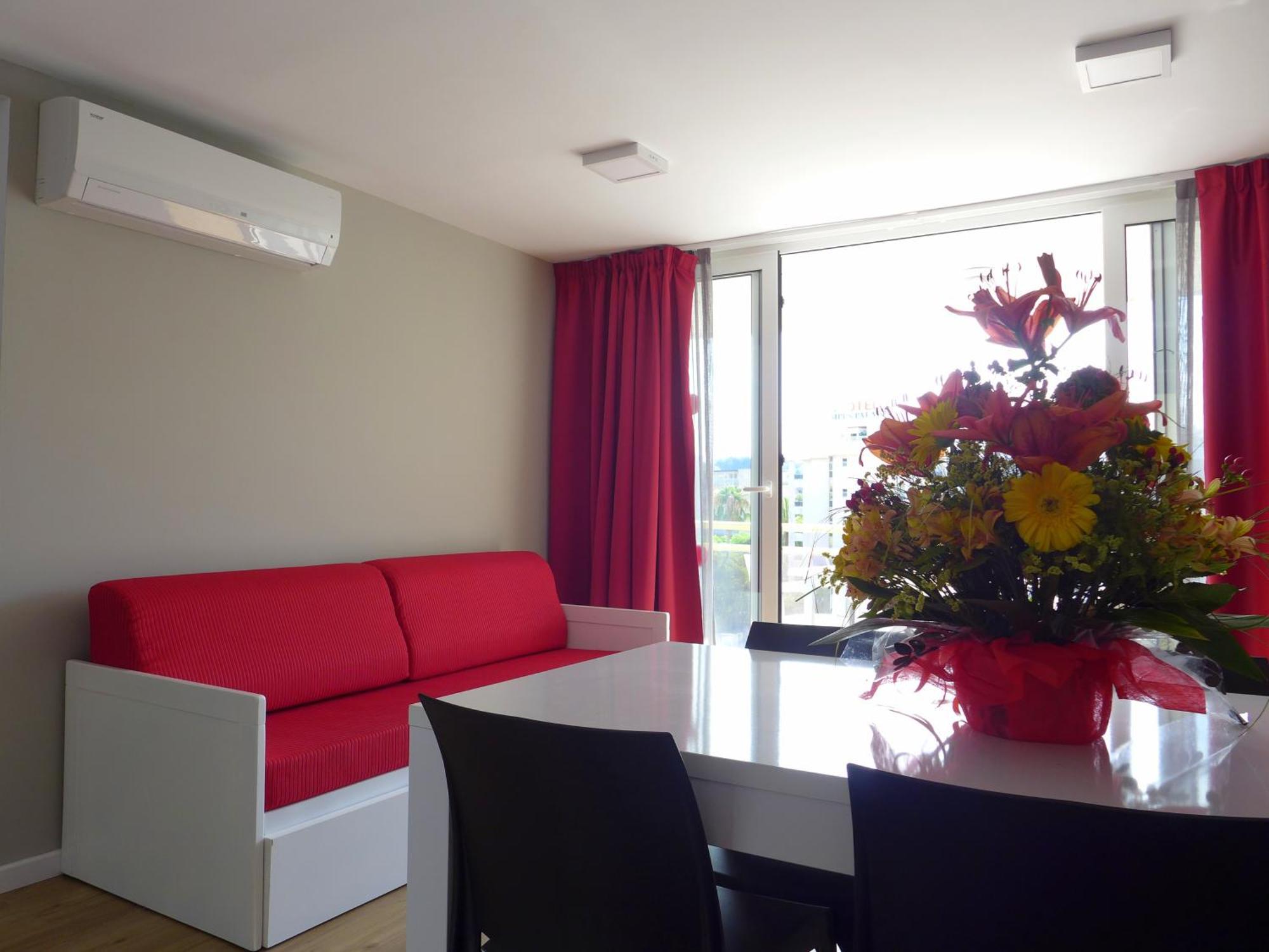 Rentalmar Navarra Family Suites Salou Zimmer foto