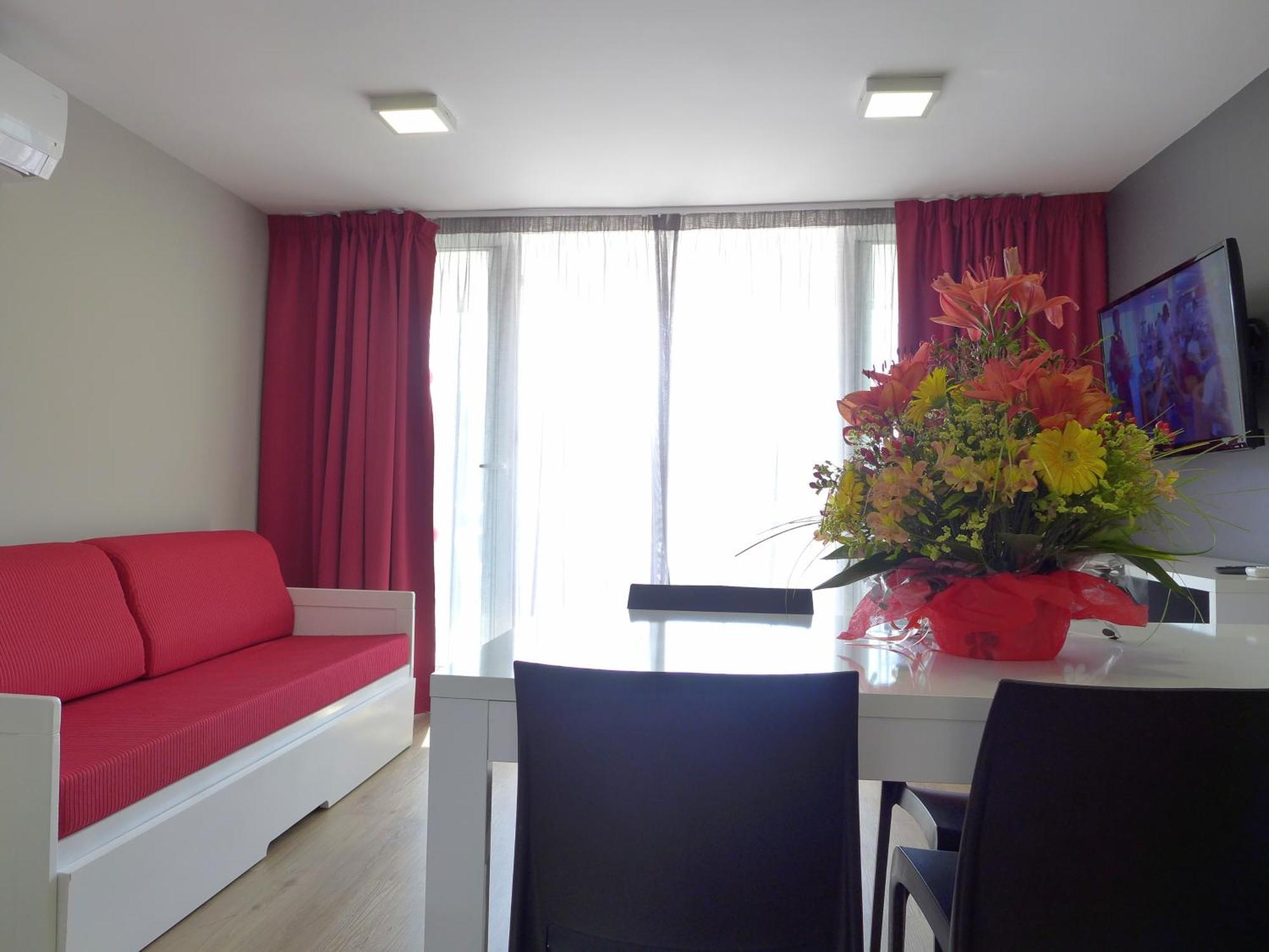 Rentalmar Navarra Family Suites Salou Zimmer foto