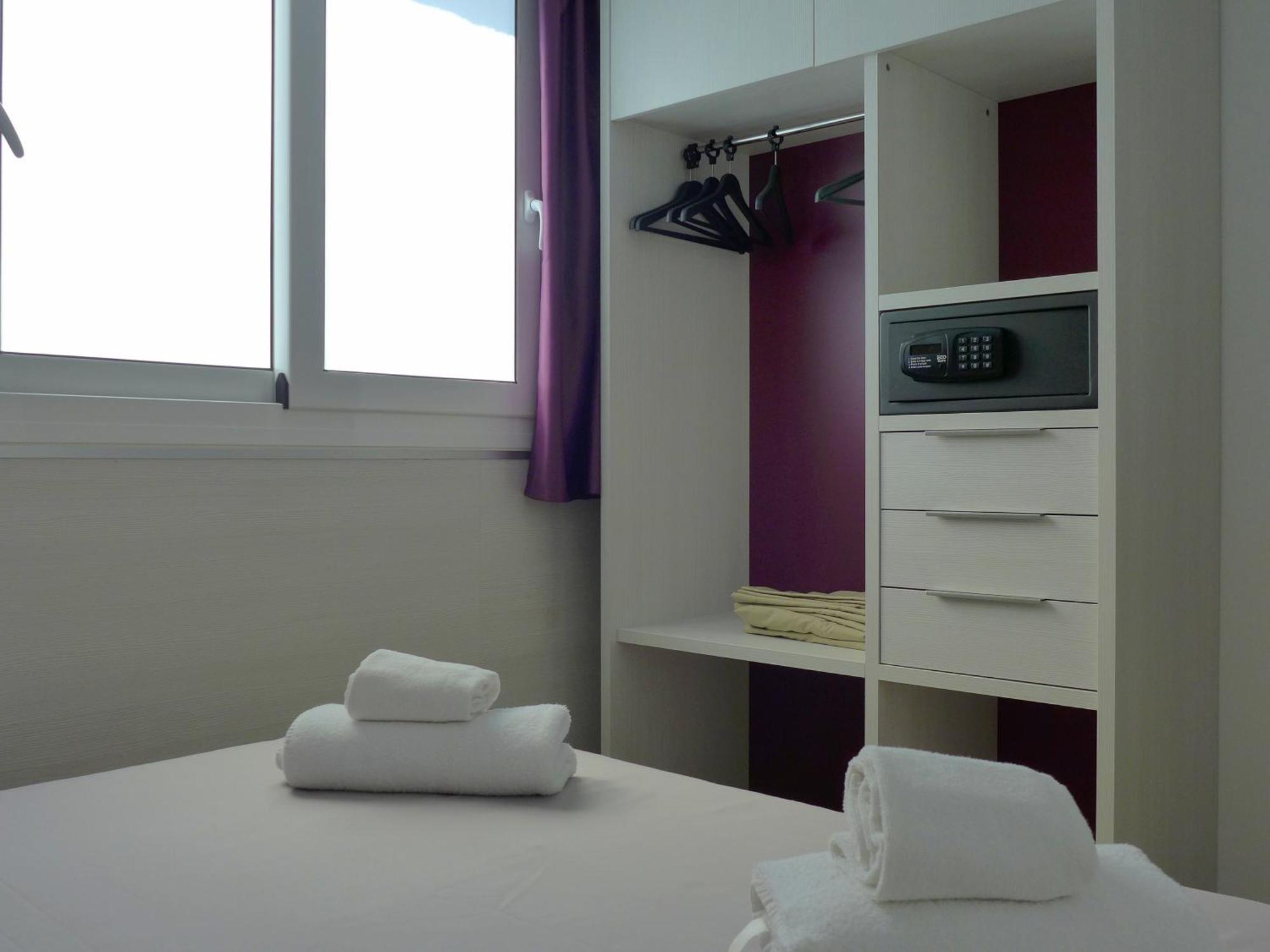 Rentalmar Navarra Family Suites Salou Zimmer foto