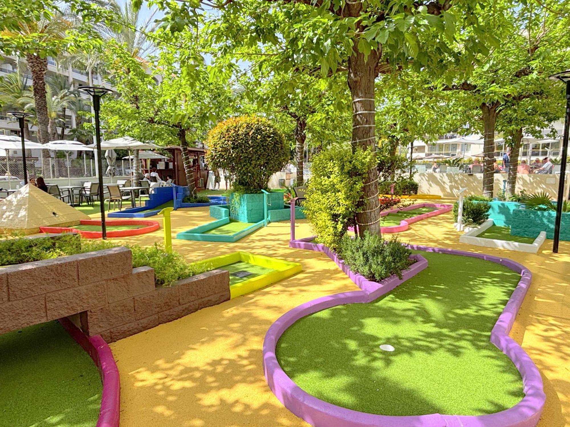 Rentalmar Navarra Family Suites Salou Exterior foto