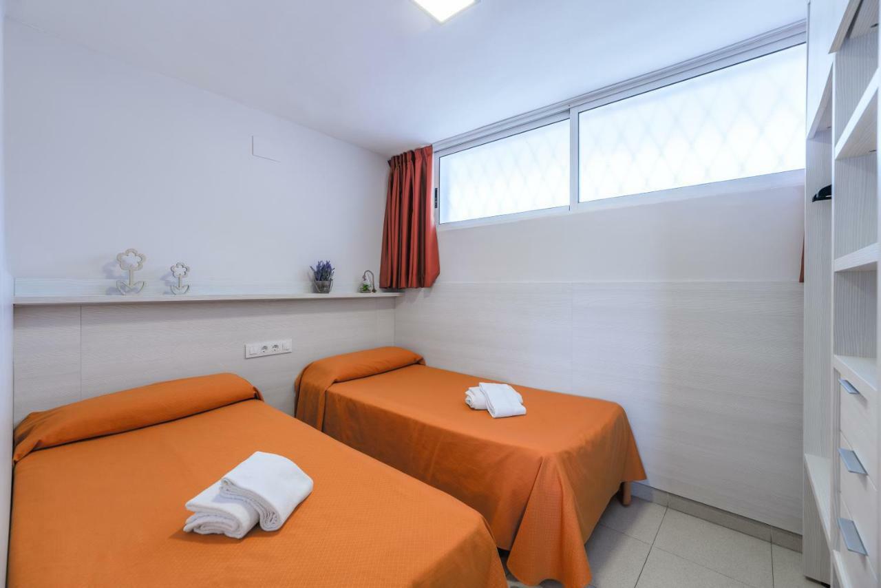 Rentalmar Navarra Family Suites Salou Exterior foto