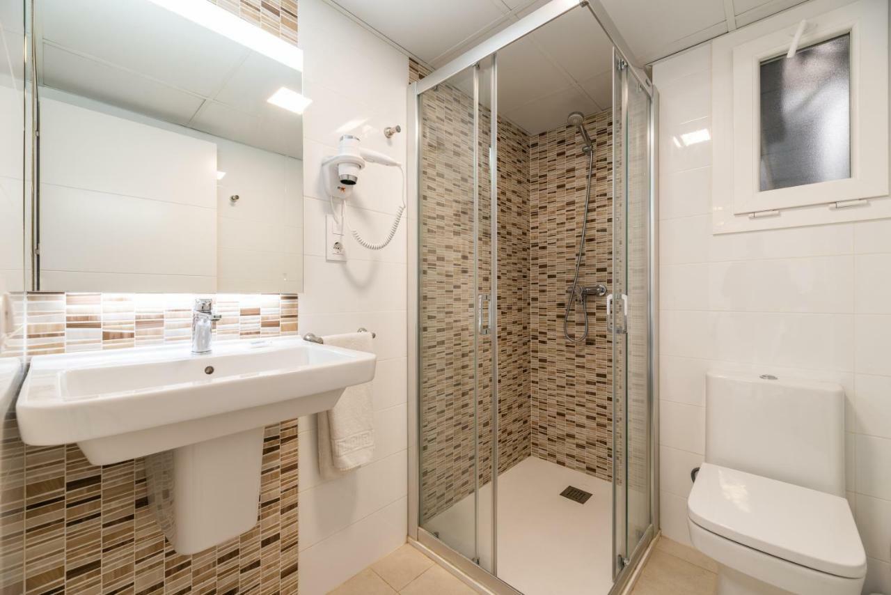 Rentalmar Navarra Family Suites Salou Exterior foto