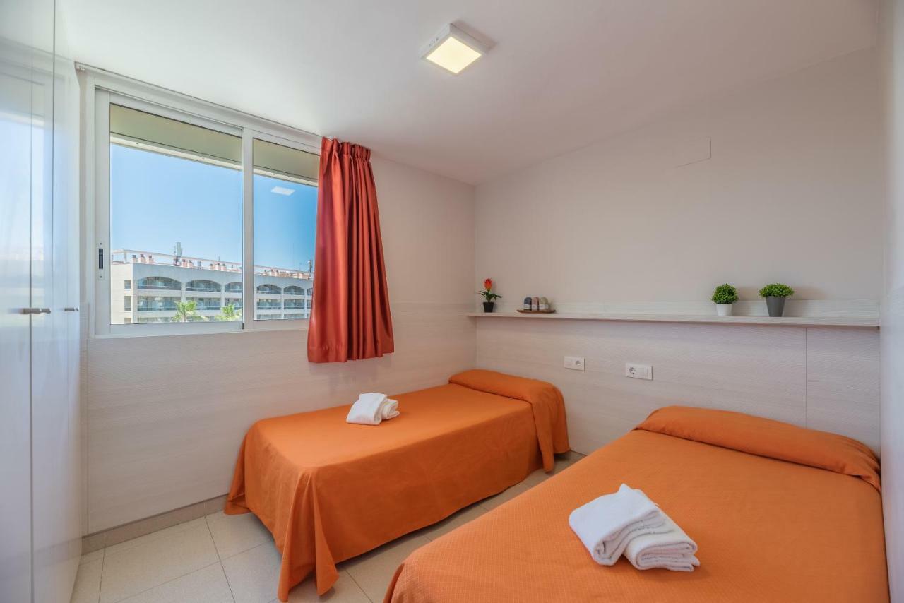 Rentalmar Navarra Family Suites Salou Exterior foto